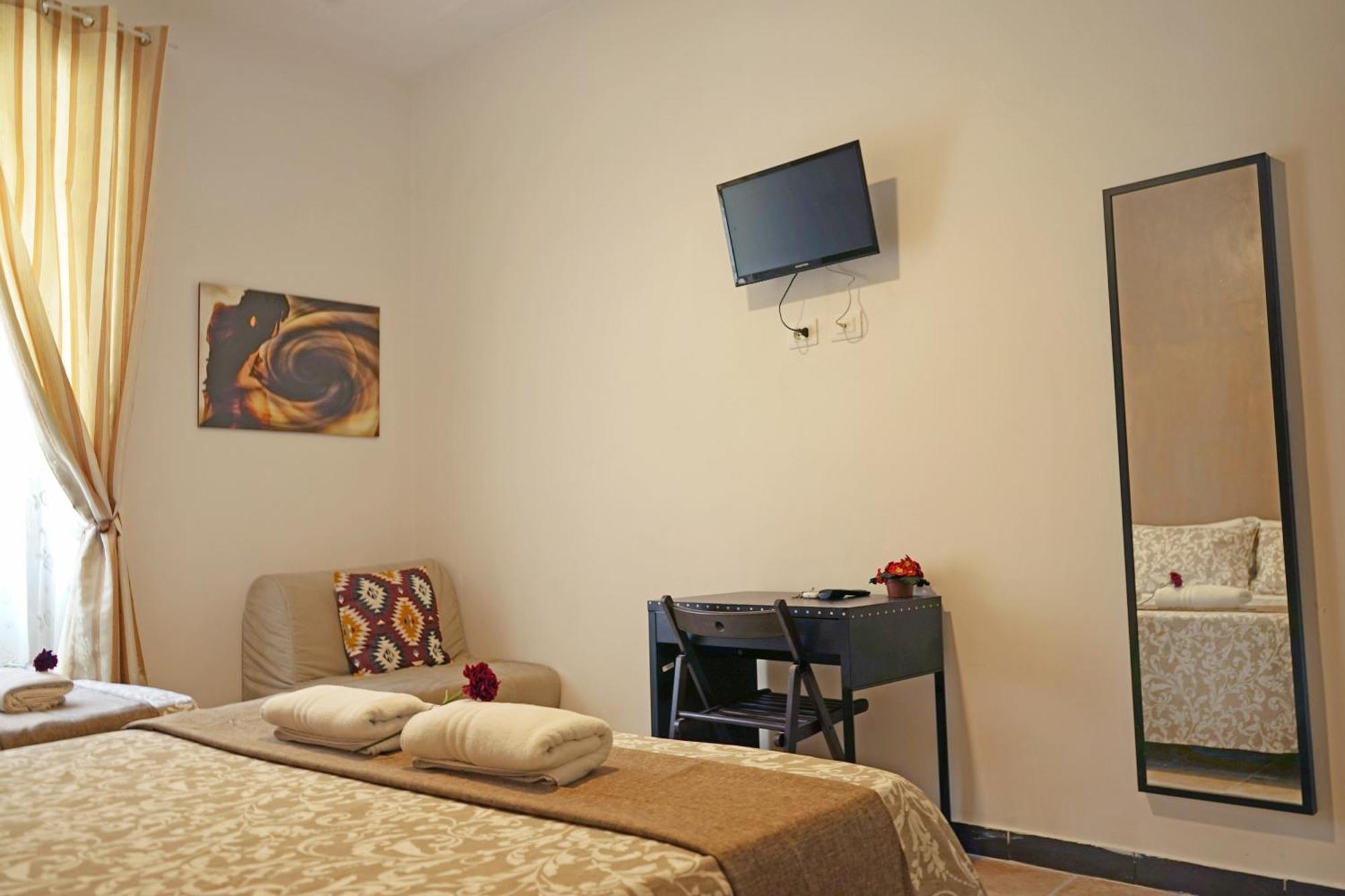 Hosting Flats Guesthouse โรม ภายนอก รูปภาพ