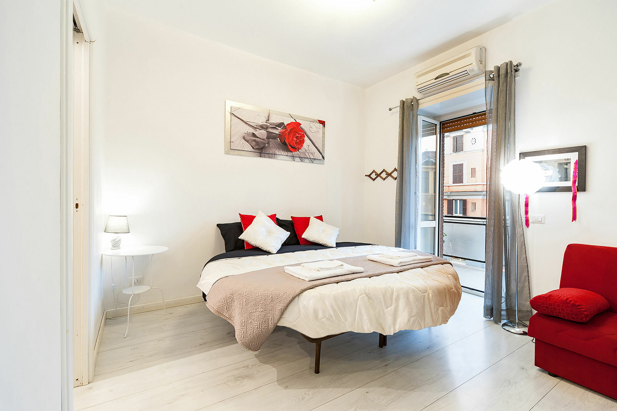 Hosting Flats Guesthouse โรม ภายนอก รูปภาพ