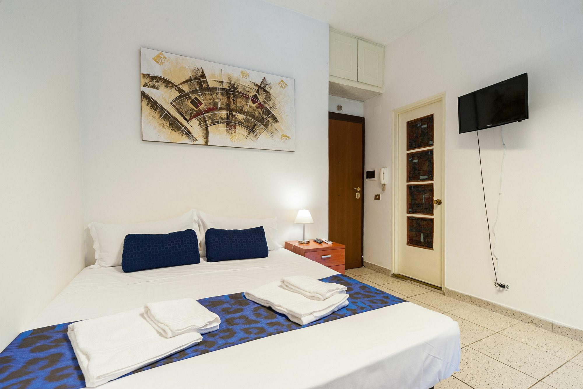 Hosting Flats Guesthouse โรม ภายนอก รูปภาพ